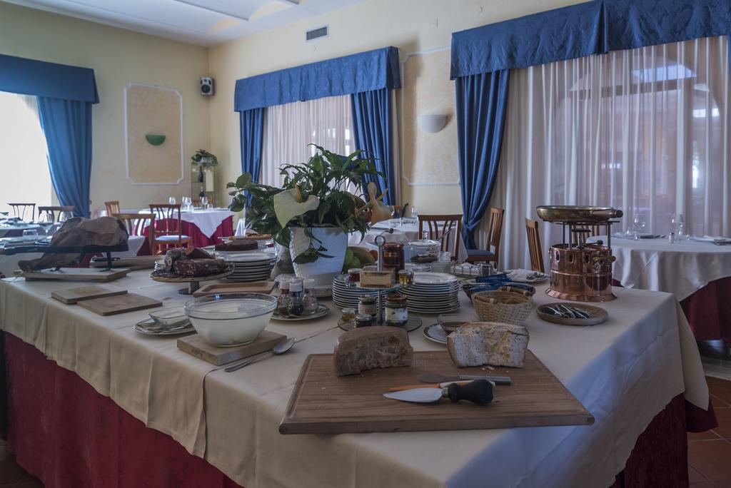 Hotel Villa Del Cardinale Norma Eksteriør billede